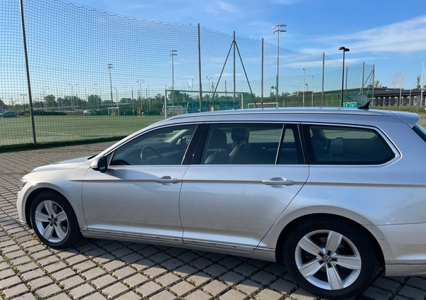 Volkswagen Passat cena 93500 przebieg: 92900, rok produkcji 2019 z Wrocław małe 121